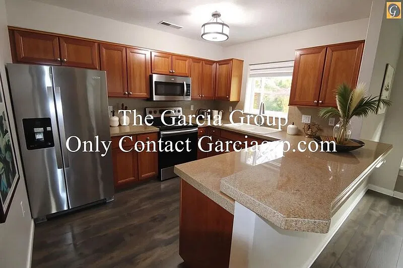 3 bed, 3.0 bath, 1756 sqft, $2,595 — Photo 2