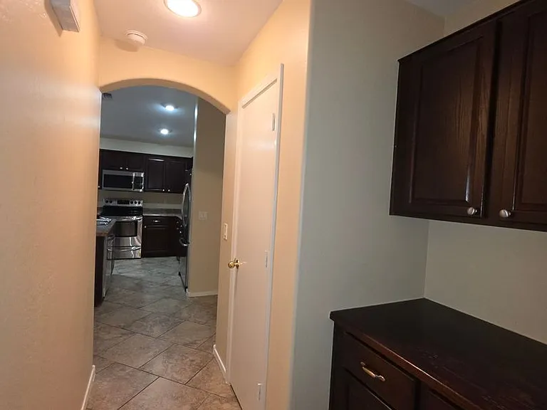7805 S 48th Ln — Photo 34