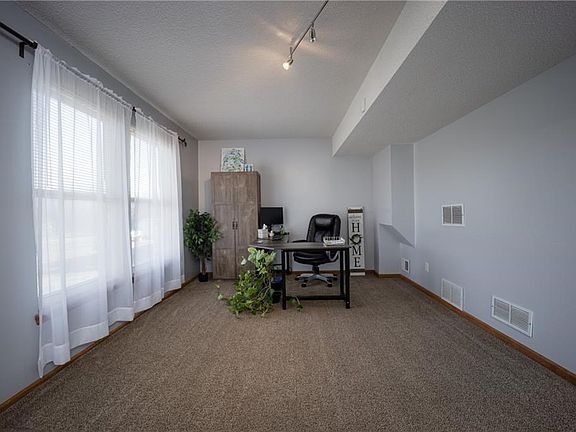5th image of 15709 Terry Ave