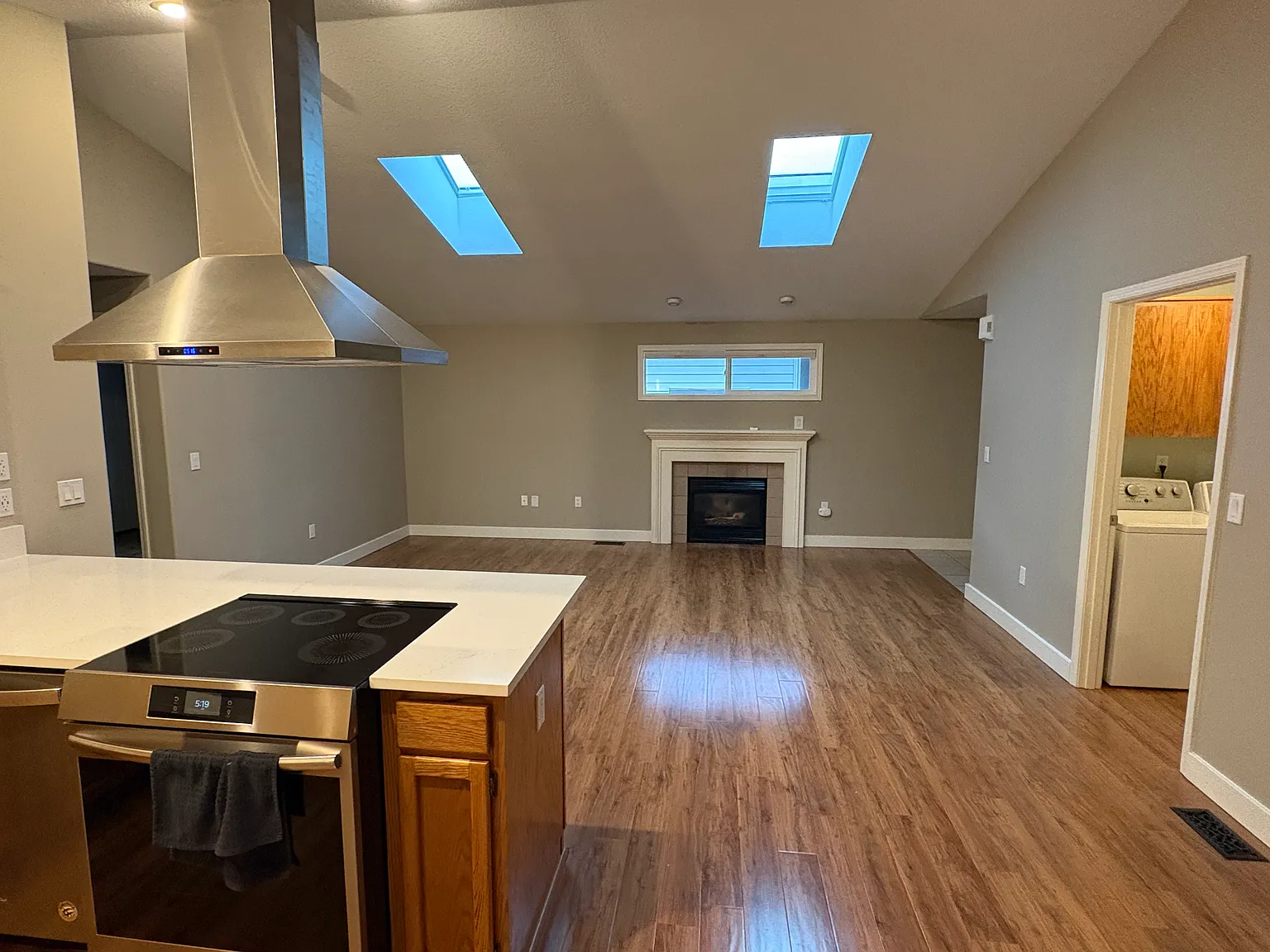 2 bed, 1083 sqft, $2,100 — Photo 3