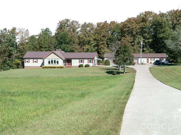 1368 Cajah Mountain Rd, Hudson, NC 28638