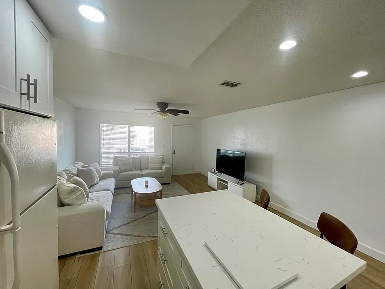 1100 Crystal Lake Dr #207 — Photo 7