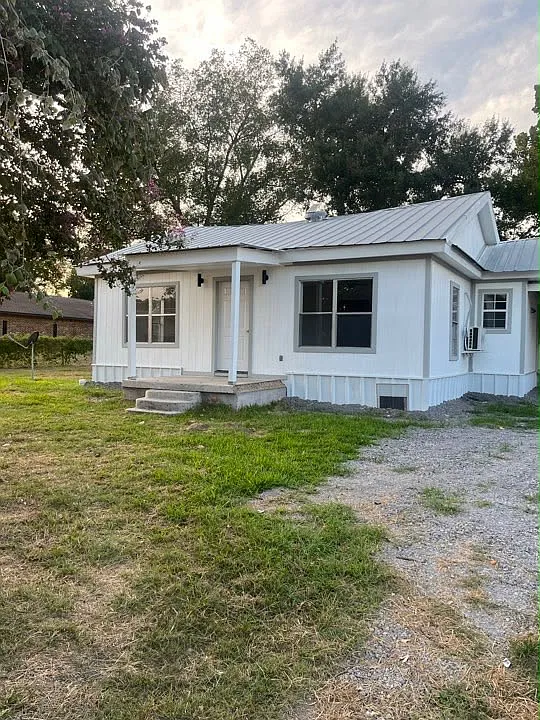 128 Stadium St
