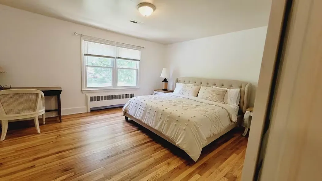 4 bed, 1896 sqft, $2,295 — Photo 3