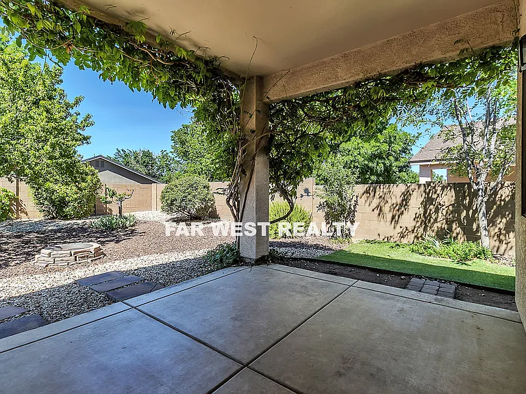 5251 N Celestine Ct — Photo 46