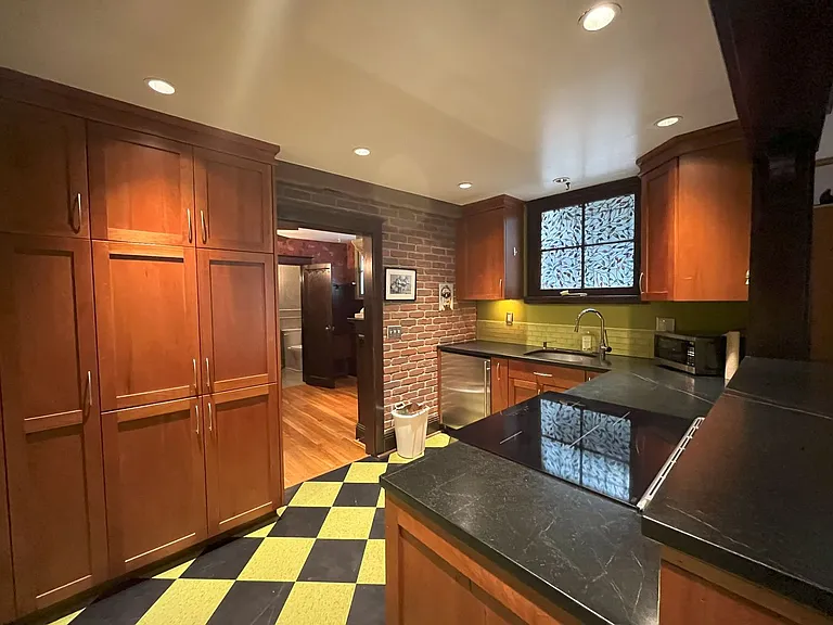 2046 NW Flanders St #B13 — Photo 8