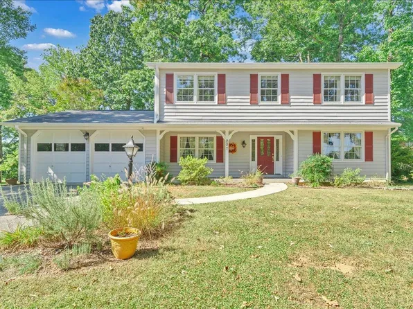 207 Queen Regent Ct, Blue Ridge, VA 24064