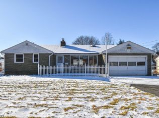 706 4th St, Belvidere, NJ 07823