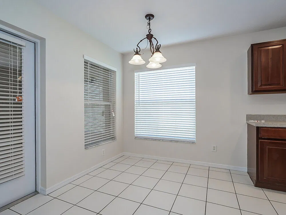 3 bed, 2.0 bath, 1916 sqft, $2,370 — Photo 4