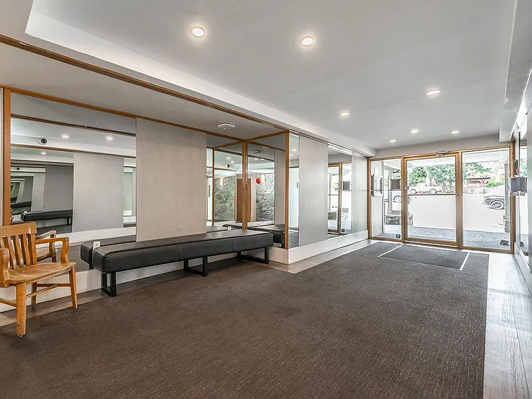 948 Esquimalt Rd — Photo 5