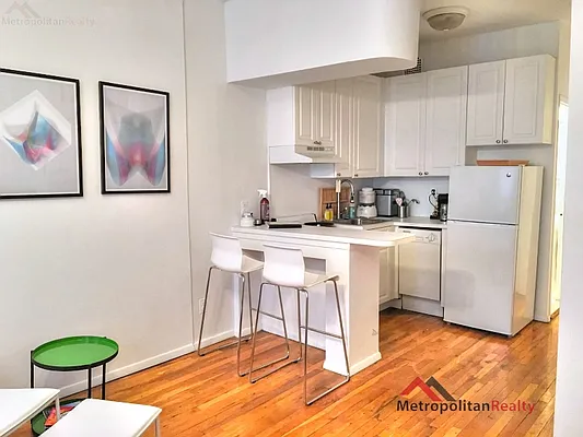 Rented by Metropolitan Realty | media 5