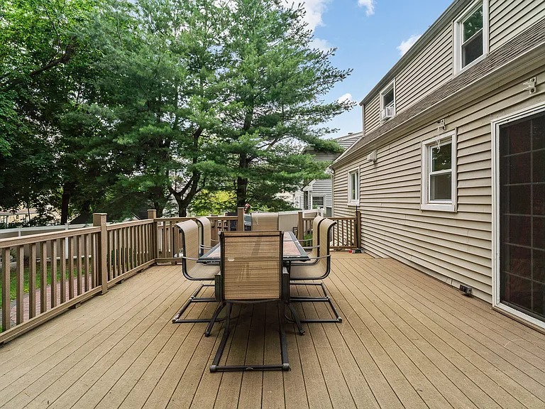 53 Oneida Ave — Photo 9