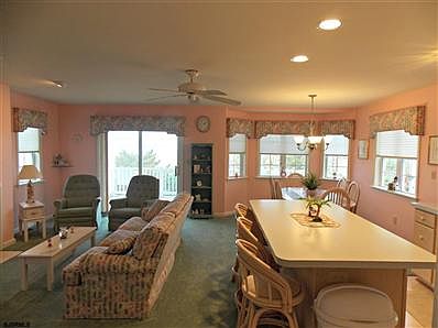 2nd image of 312 Roosevelt Blvd