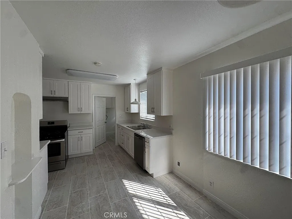 4 bed, 1800 sqft, $4,985 — Photo 4
