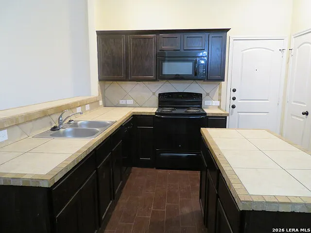 554 Creekside Cir — Photo 12