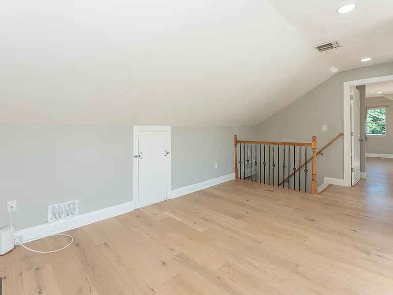 75 Reeder Ave — Photo 24