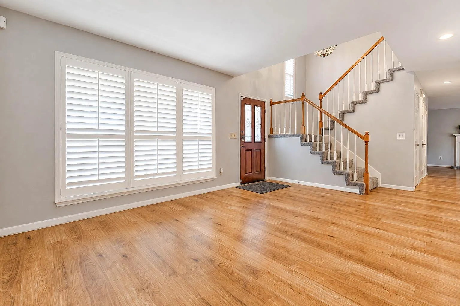 4 bed, 2.5 bath, 2096 sqft, $2,000 — Photo 3