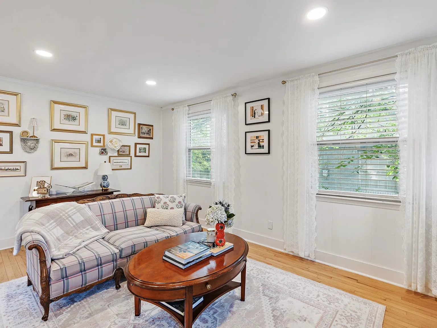 2 bed, 1.0 bath, 1100 sqft, $2,295 — Photo 4