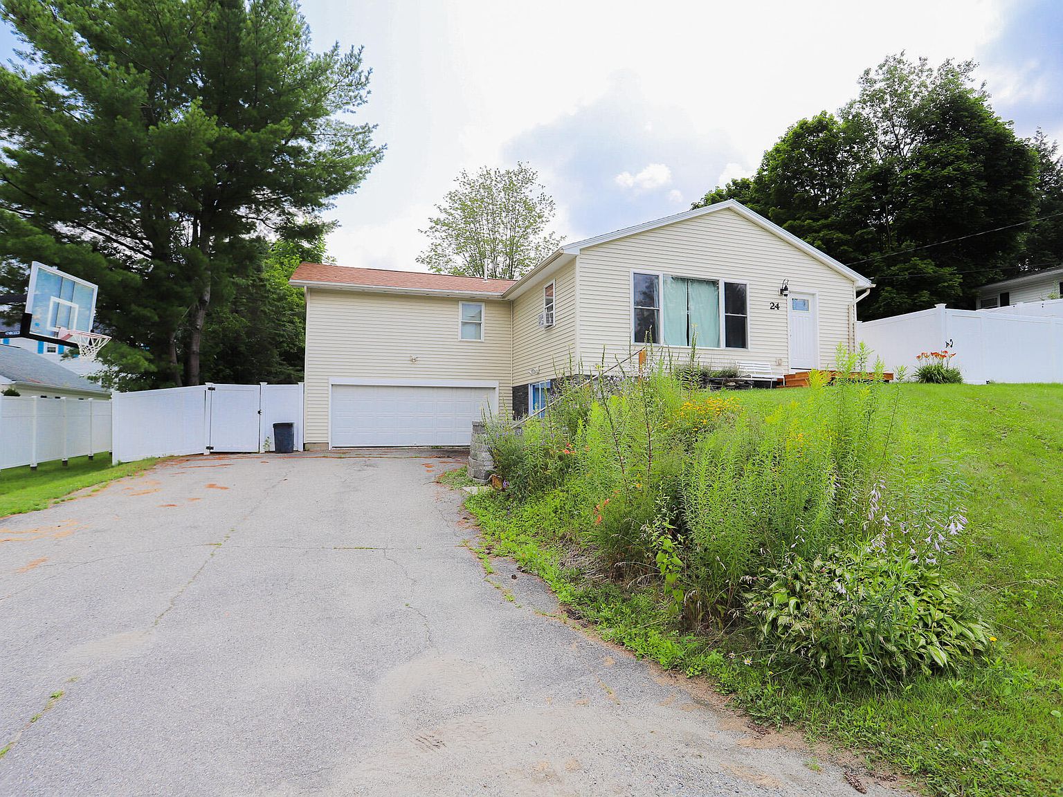 24 Broadlawn Drive, Brewer, ME 04412 MLS 1566031 Zillow