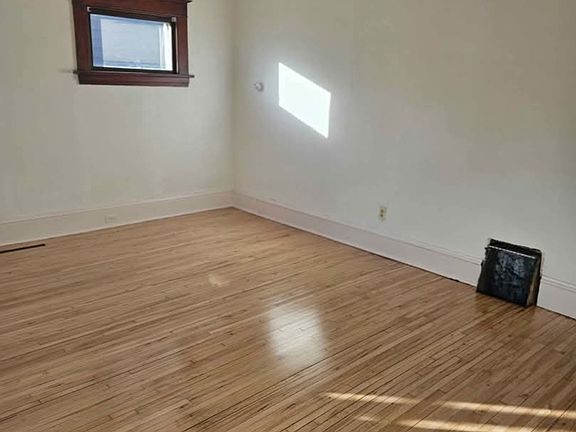 4th image of 4248 Chicago Ave #1