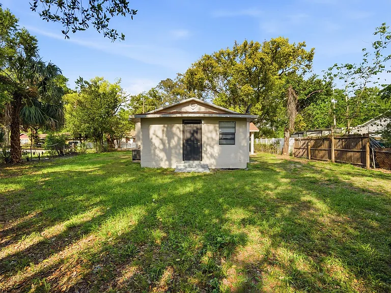 10019 N Jasmine Ave — Photo 20