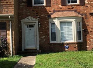 909 Wolfpack Ct, Virginia Beach, VA 23462