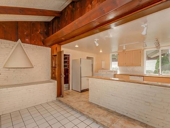 Entry to Kitchen
