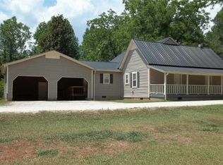 956 Charles Dr, Seneca, SC 29693