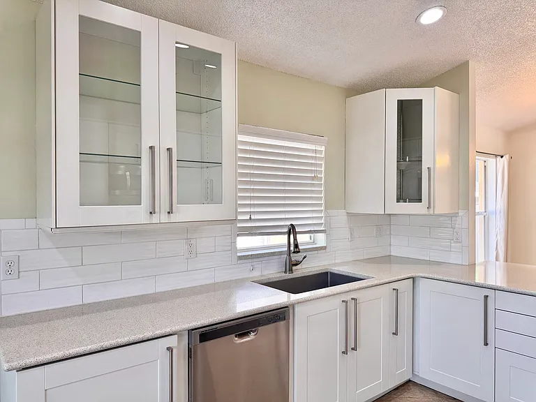 641 Samantha Ln — Photo 23