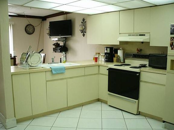 4th image of 5229 SW 40th Ave