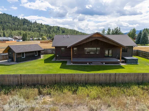 626 Snake River Dr, Alpine, WY 83128