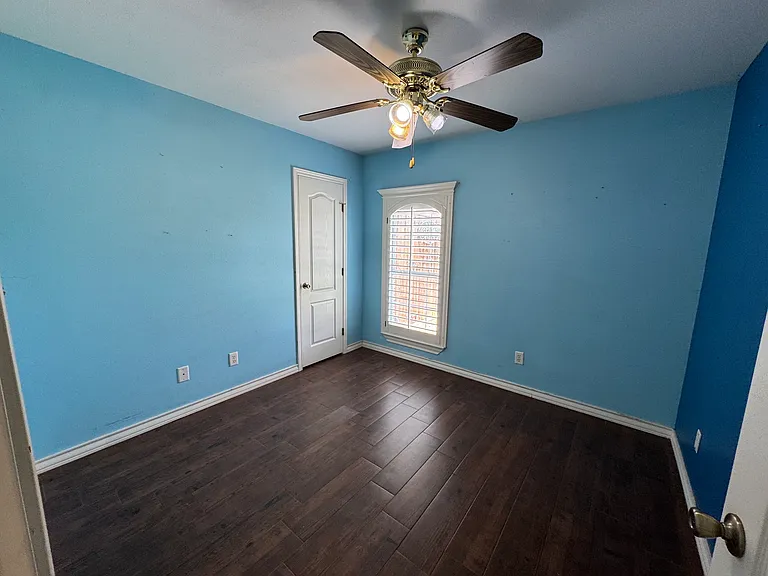 400 W Dengar Ave — Photo 11