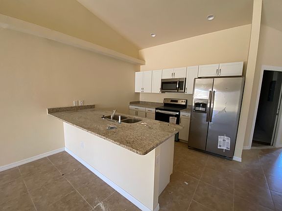 2nd image of 1037 SE 12th St