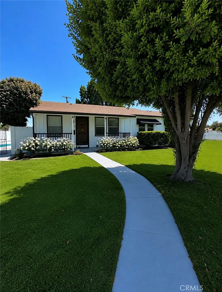 3 bed, 1200 sqft, $4,995 — Photo 2