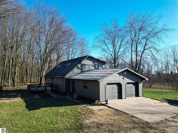 5636 W Fillmore Rd, Ithaca, MI 48847