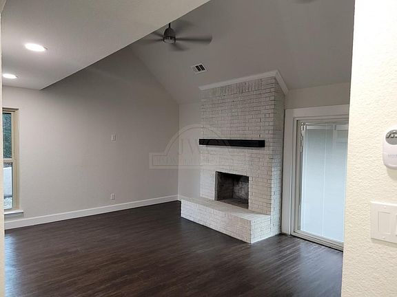 2nd image of 906 Verna Lee Blvd