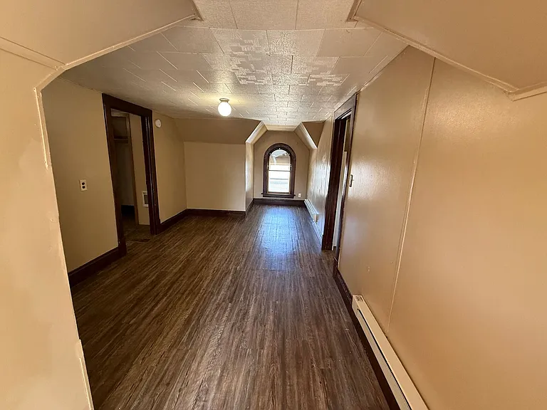 721 E Kemp Ave — Photo 4