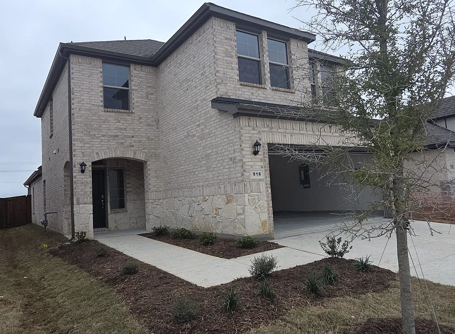 4 bed, 2498 sqft, $2,699 — Photo 3