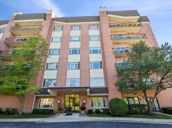 211 Rivershire Ln APT 503, Lincolnshire, IL 60069