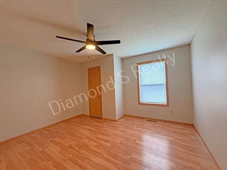 1442 / 1444 W Rainey Duplex — Photo 15