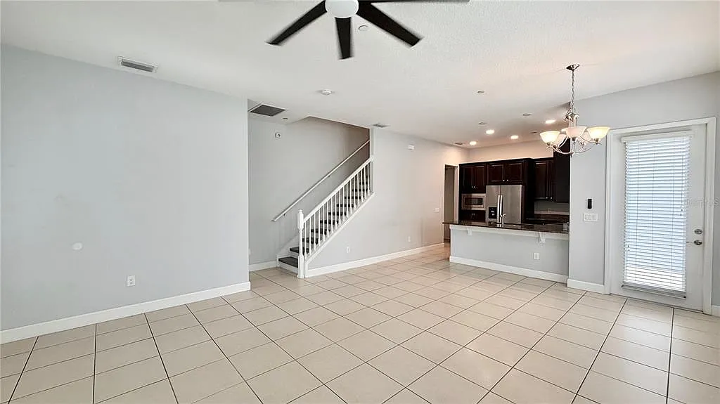 4 bed, 2.5 bath, 1811 sqft, $3,350 — Photo 3