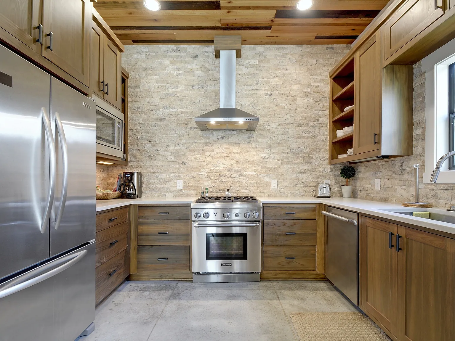 3 bed, 1599 sqft, $7,200 — Photo 3