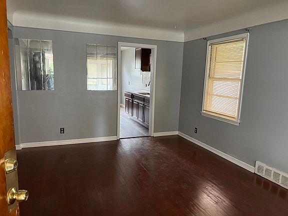 3rd image of 8025 Strathmoor St