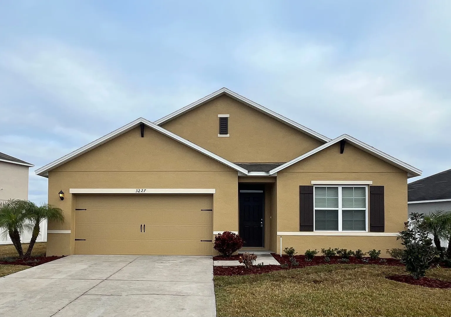 Modern 4 bed/2 bath home with brand-new flooring! — Photo 1