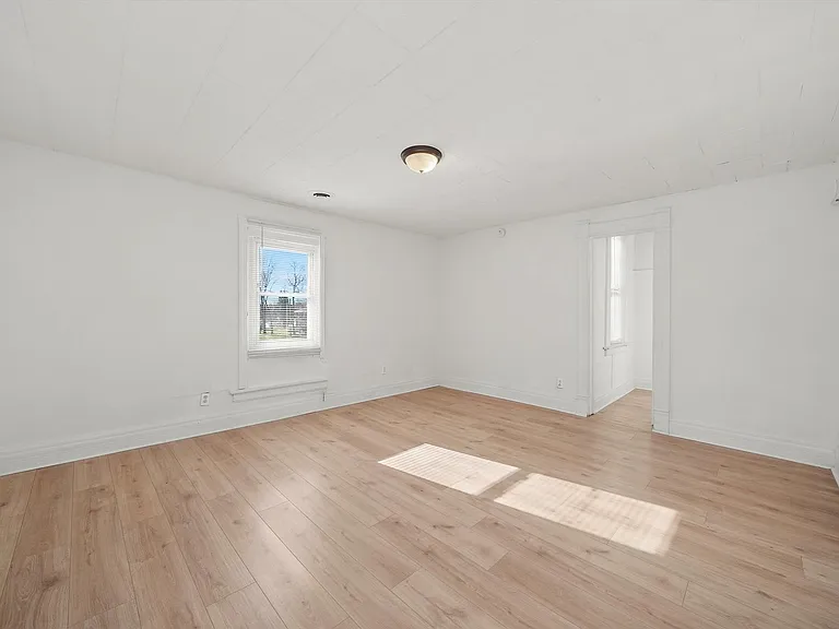 1097 E Merchant St #2 — Photo 10