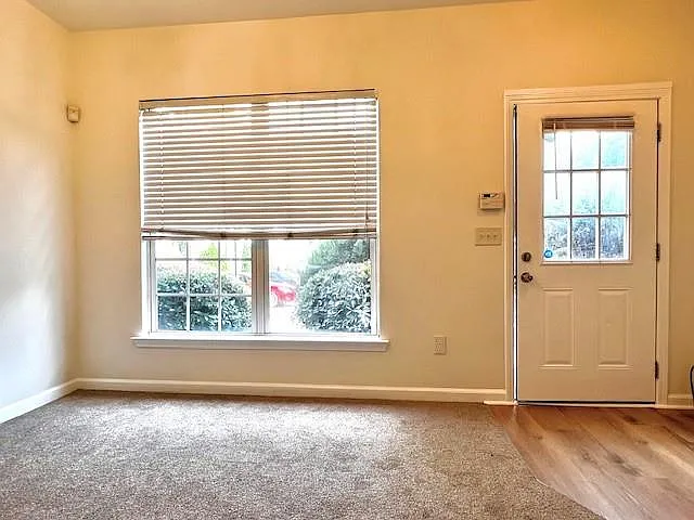 895 Redwood Dr — Photo 3