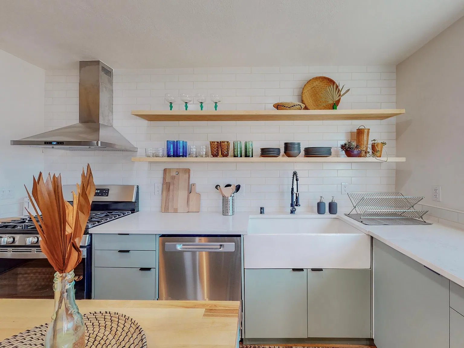 3 bed, 1100 sqft, $3,200 — Photo 4