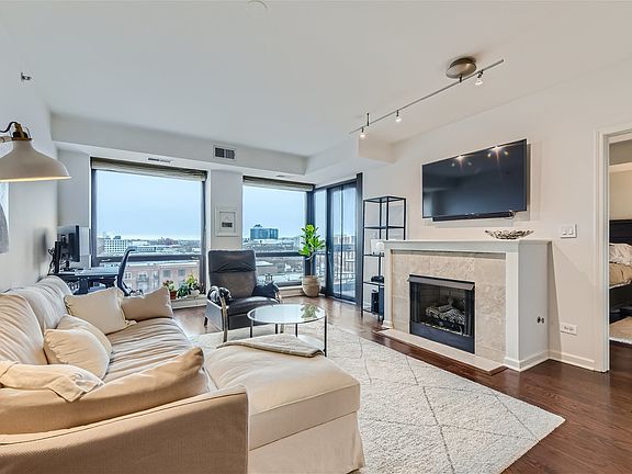 3rd image of 1212 N Wells St APT 806