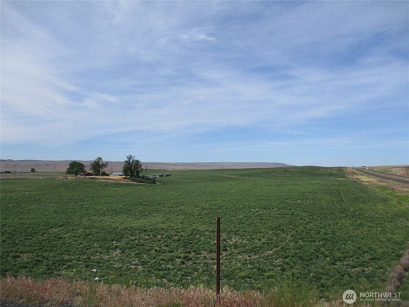 4th image of 669 Cummins Road