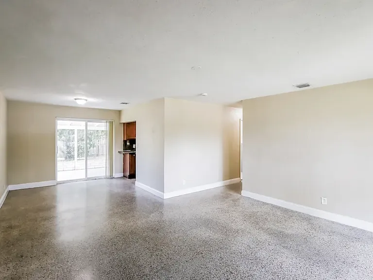 2150 SW 37th Ave — Photo 2